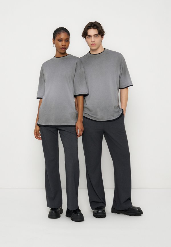 YOURTURN by Zalando OVERSIZED FIT DOUBLE HEM