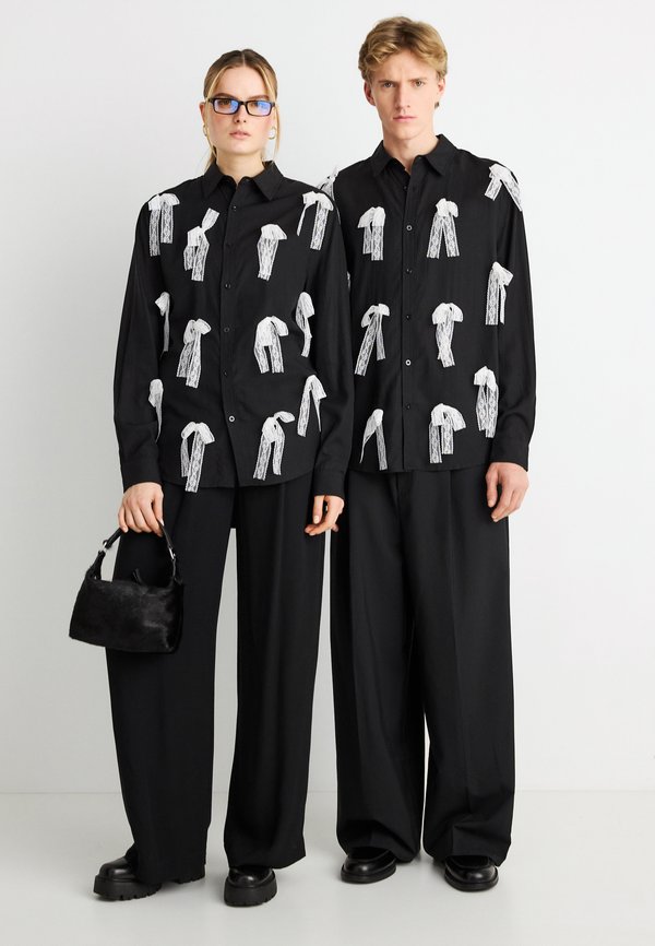 Sister Jane GIBSON BOW SHIRT UNISEX
