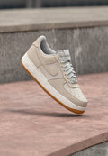 Nike Sportswear AIR FORCE 1 07 LV8 - Trainers - vast grey/summit white/med brown