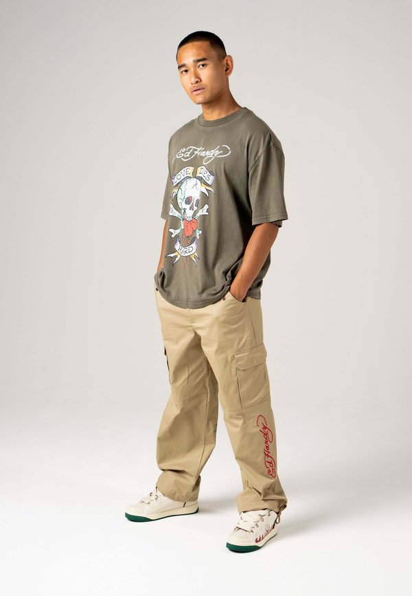 Ed Hardy  LOVE DIES HARD