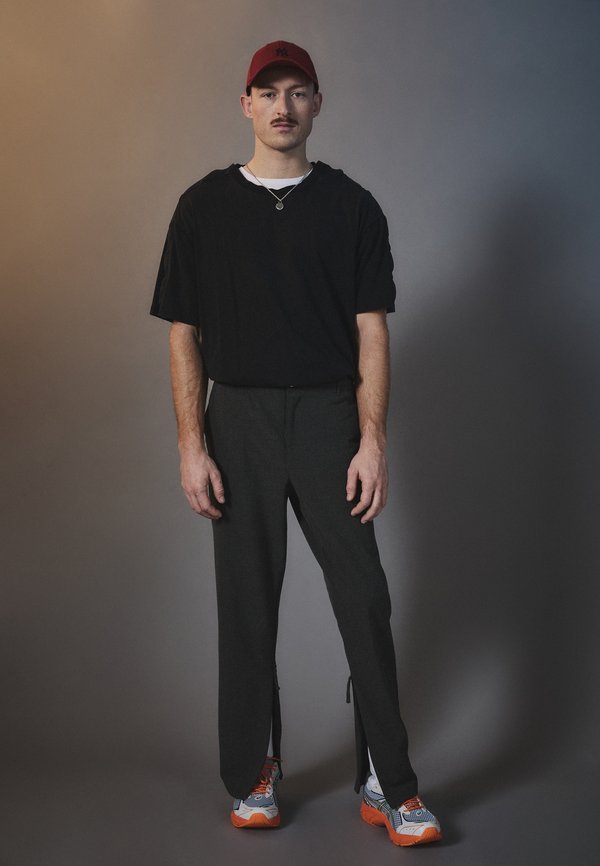 YOURTURN by Zalando ADAPTIVE TEE UNISEX