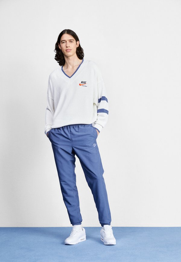 Nike Sportswear  NIKE TREND SWEATER