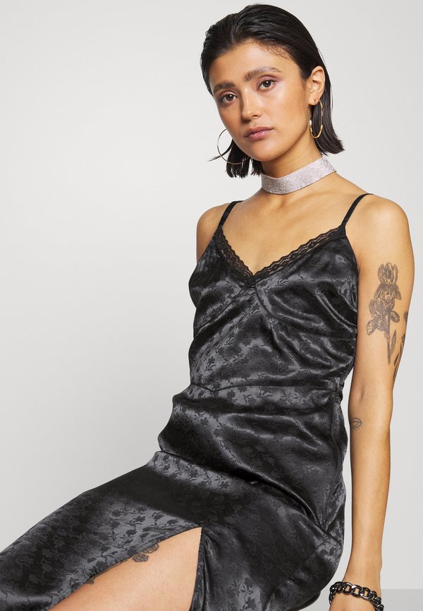 Hollister Co. BARE MIDI