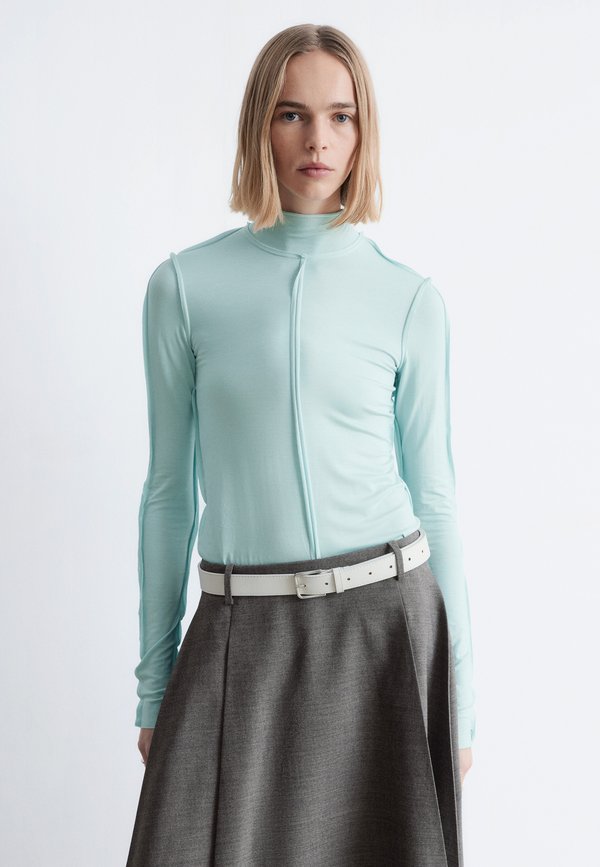 & OTHER STORIES TURTLENECK