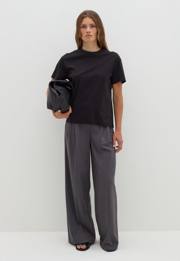 Stefanel SLOUCHY-FIT WITH DARTS