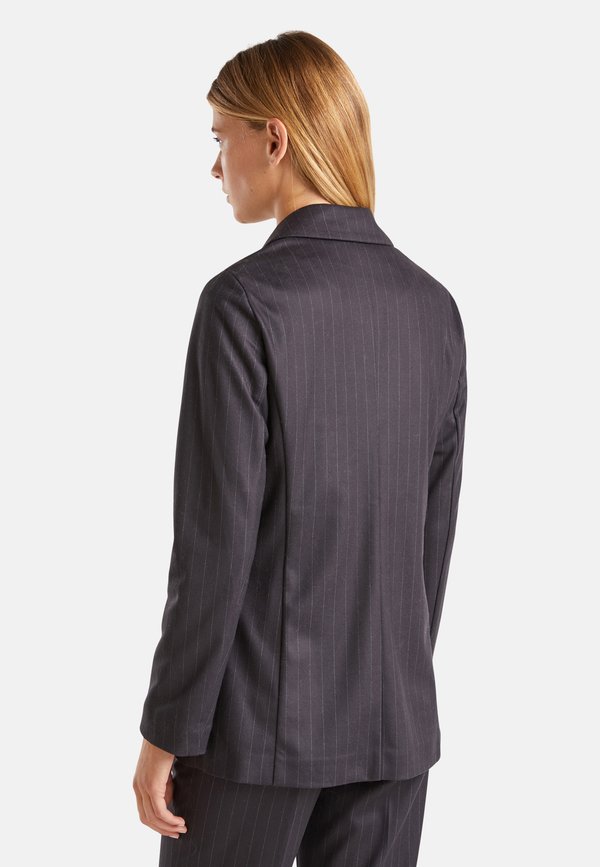 United Colors of Benetton WELT POCKETS WITH FLAP SINGLE BREASTED FASTENED WITH ONE BUTTON