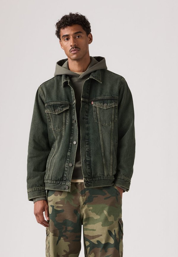 Levi's® RELAXED FIT TRUCKER
