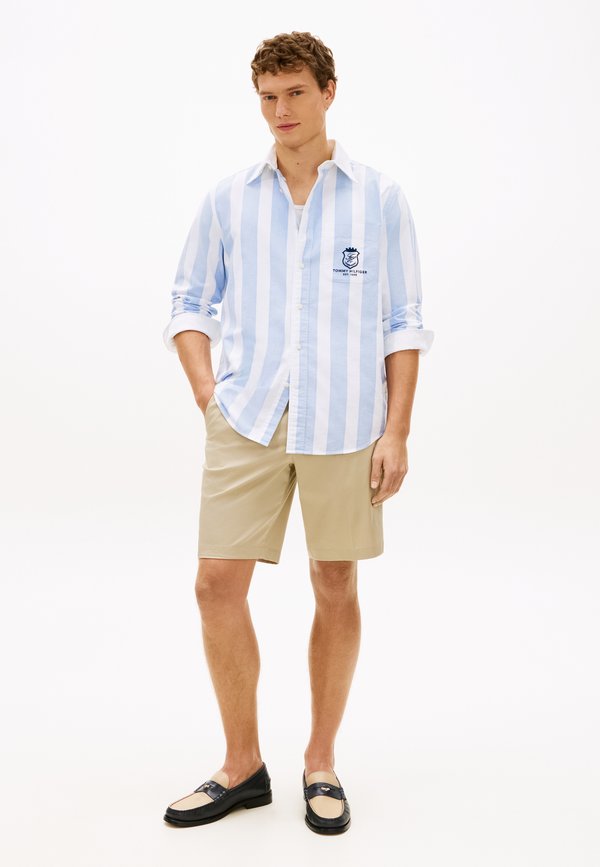 Tommy Hilfiger BROOKLYN SATIN SLIM CHINO SHORTS