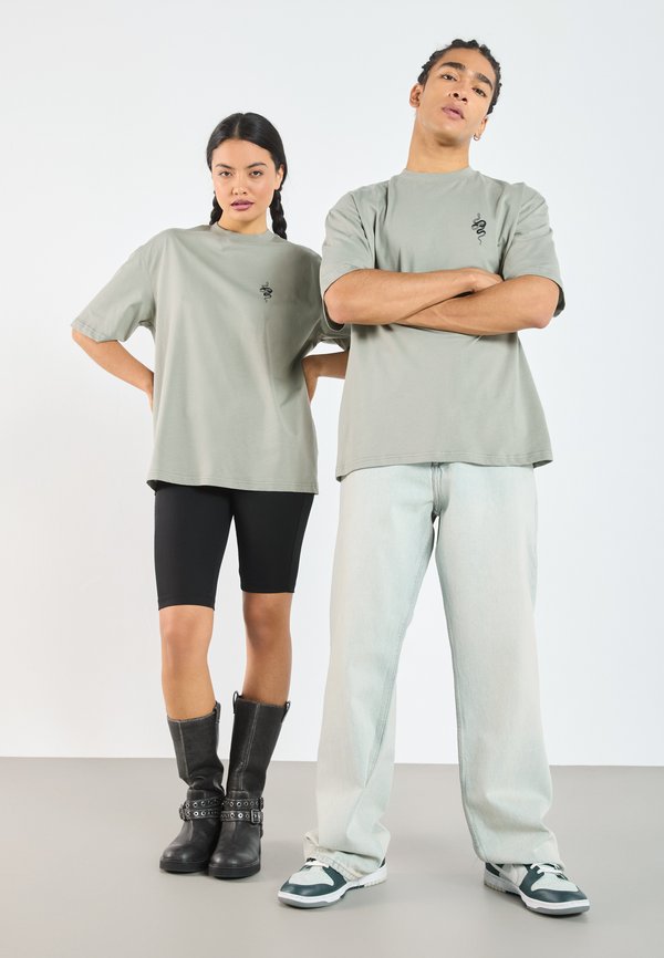 YOURTURN by Zalando REGULAR FIT