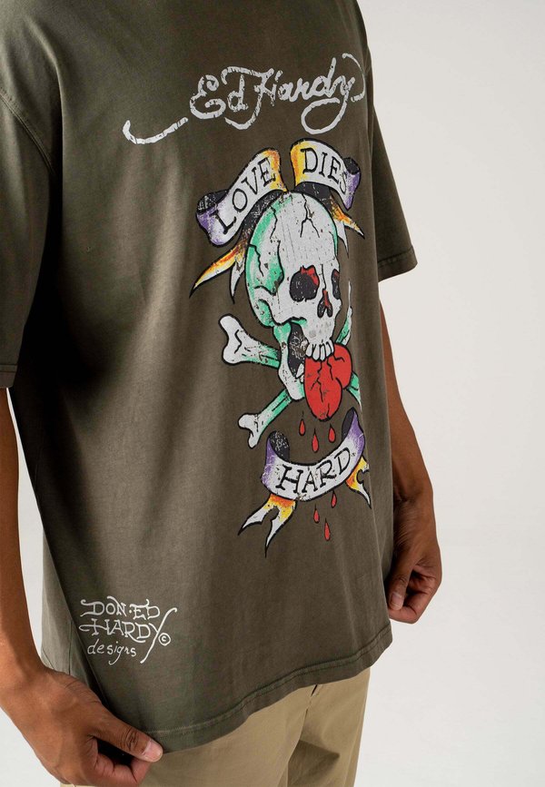 Ed Hardy  LOVE DIES HARD
