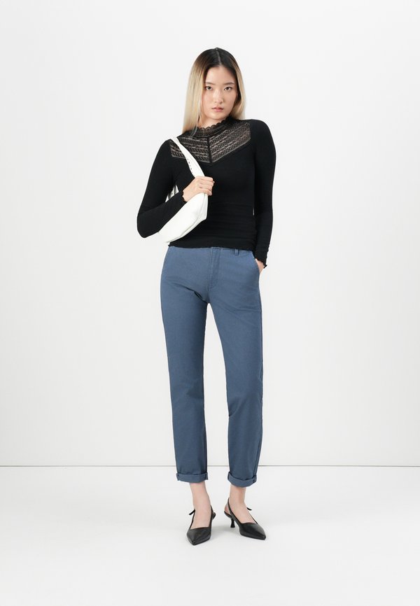 DOCKERS WEEKEND CHINO SLIM ANKLE