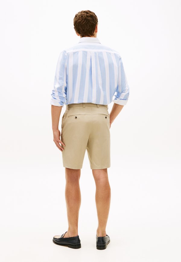 Tommy Hilfiger BROOKLYN SATIN SLIM CHINO SHORTS