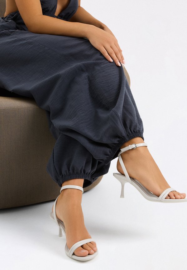 Bershka STILETTO HEEL - SANDALS - Sandals - white