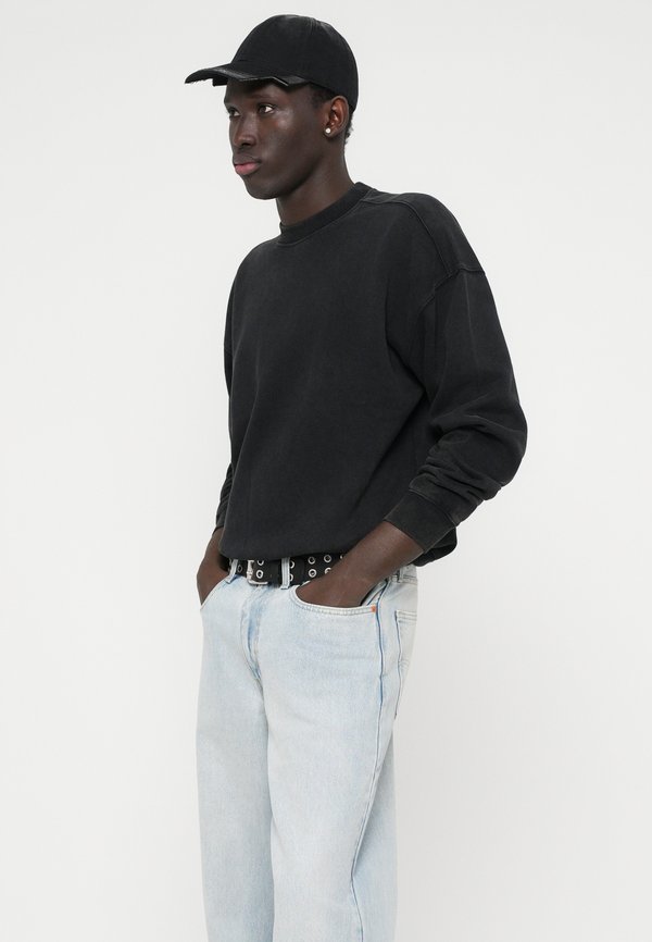 Hollister Co. WEBEX BOXY CREWS