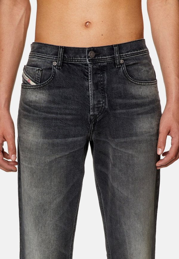 Diesel 2023 D-FINITIVE TAPERED