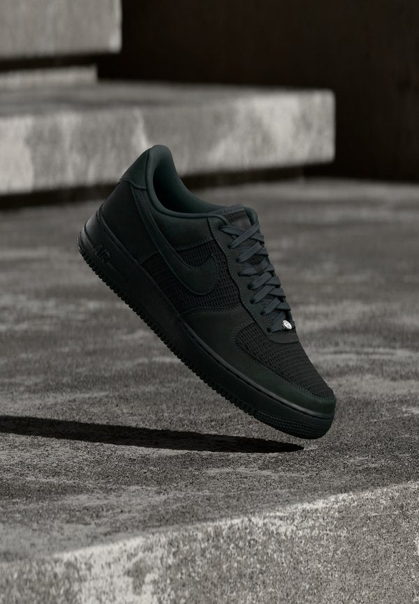 Nike Sportswear AIR FORCE 1 07 LV8 - Trainers - anthracite/off noir