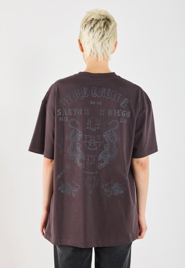 YOURTURN by Zalando REGULAR FIT