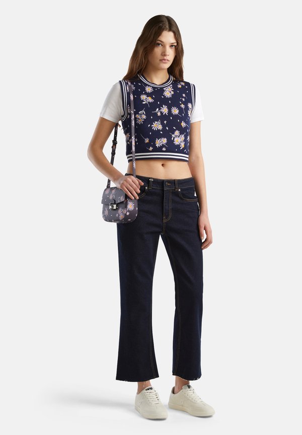 United Colors of Benetton CREW NECK CROPPED FIT JACQUARD PATTERN WITH FLORAL MOTIF