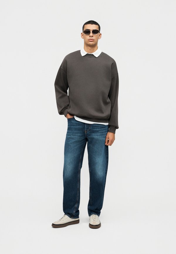 Abercrombie & Fitch ESSENTIAL CREW QUIET SHADE