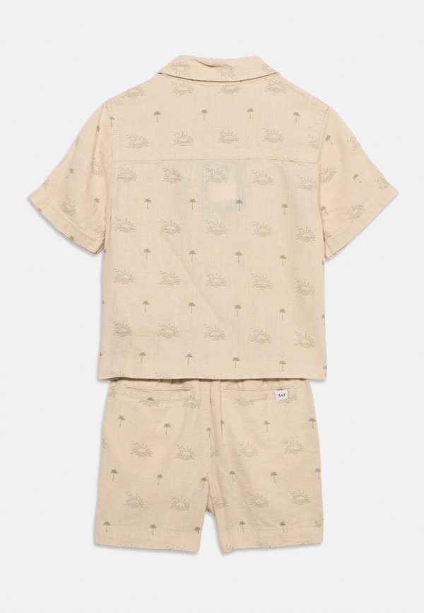 Abercrombie & Fitch SET