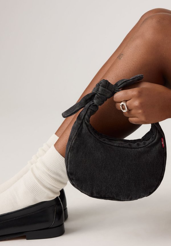 Levi's® BABY BROOKLYN KNOT - Handbag - black dark wash