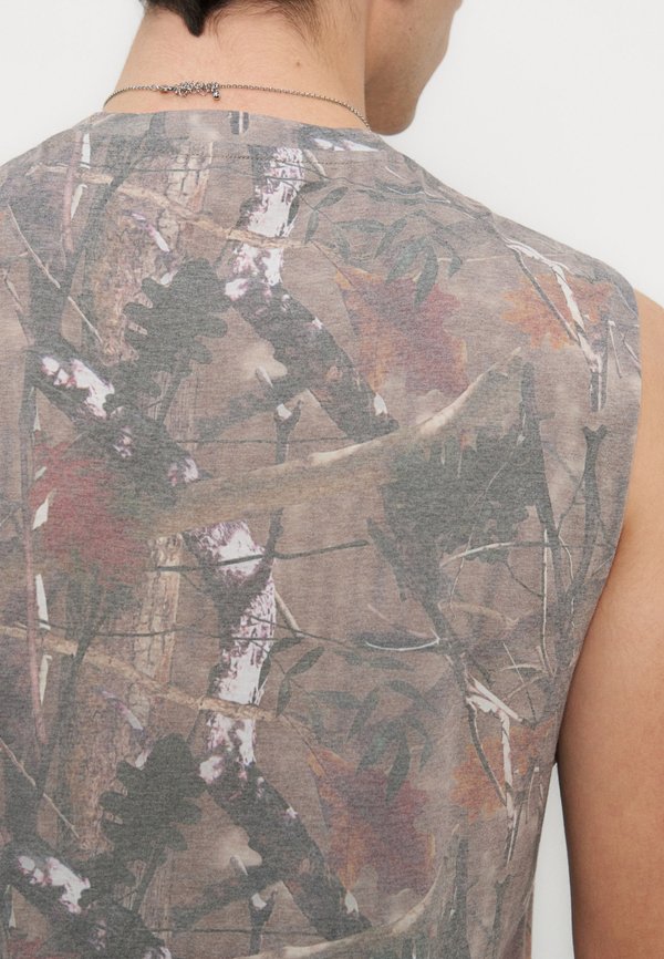 YOURTURN by Zalando REGULAR FIT CAMO TANK