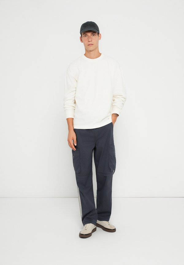 Hollister Co. BAGGY TRACK PANT