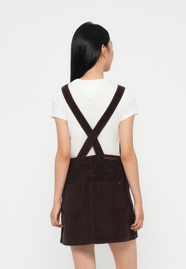 Tommy Jeans SCRIPT DUNGAREES DRESS