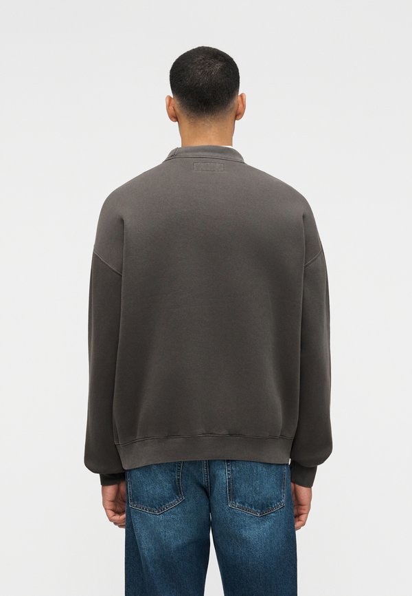 Abercrombie & Fitch ESSENTIAL CREW QUIET SHADE
