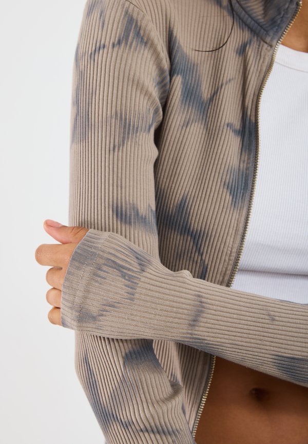 YOURTURN by Zalando MUSCLE FIT WASHED ZIP-UP SWEATSHIRT