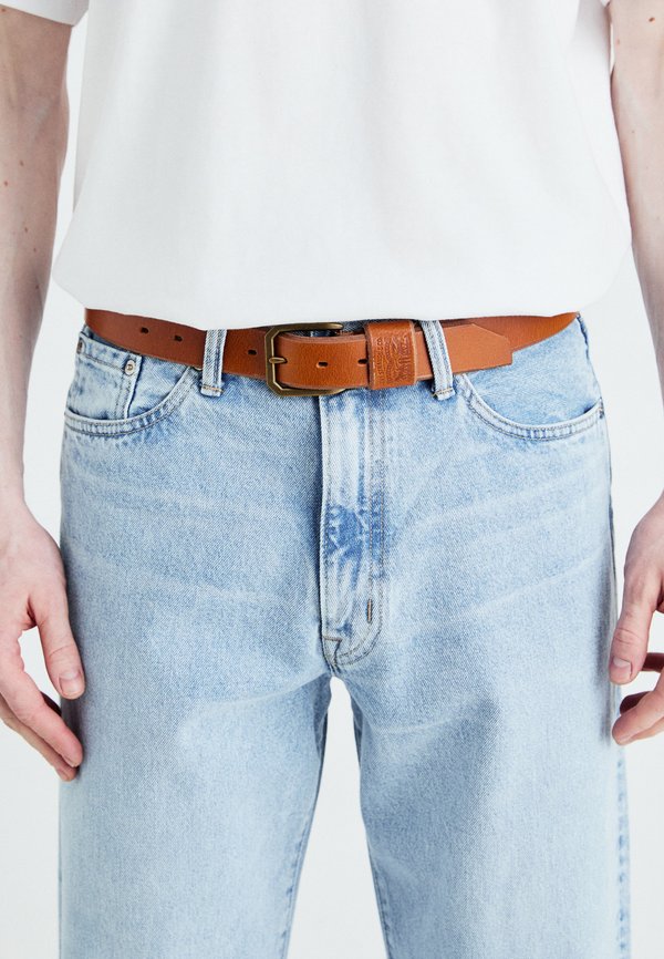 Levi's® WIDE LOOP TWO HORSE BELT