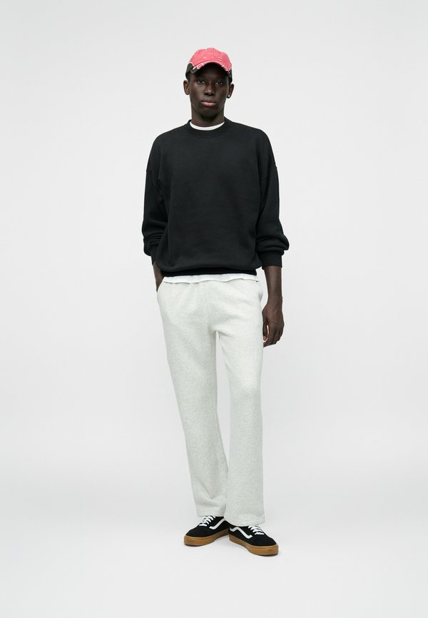 Abercrombie & Fitch ESSENTIAL CREW