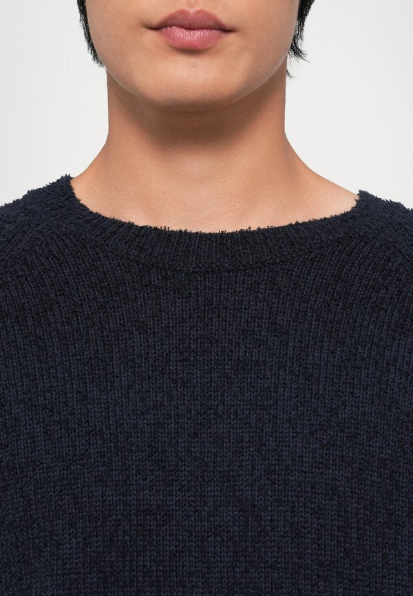 CLOSED CREW NECK