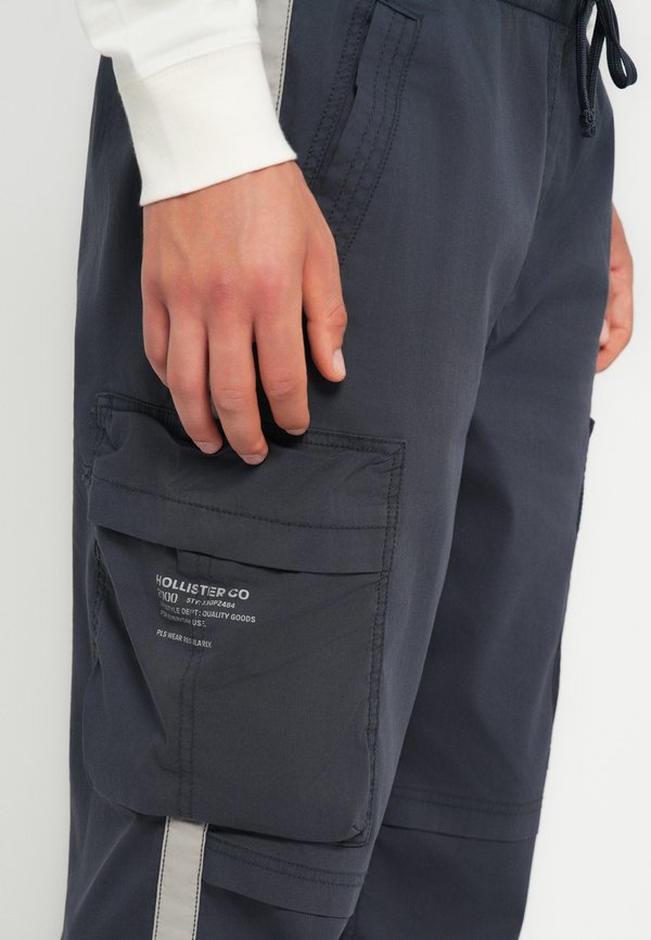 Hollister Co. BAGGY TRACK PANT