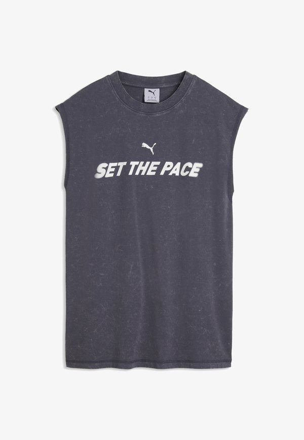 Puma RUN CULTURE COLLECTIVE RELAXED WASHED GRAPHIC ÄRMELLOSES T-SHIRT - Print T-shirt - inky depths