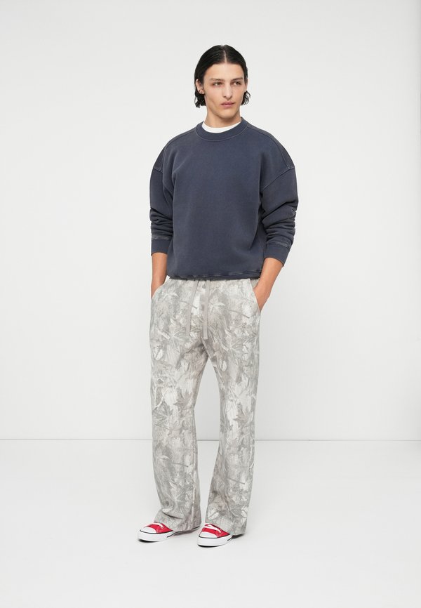 Hollister Co. WEBEX BOXY CREWS