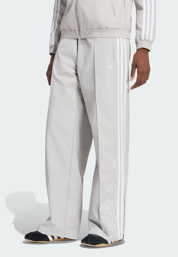 adidas Originals FLORAL GFX FIREBIRD LOOSE TRACK - Tracksuit bottoms - grey two