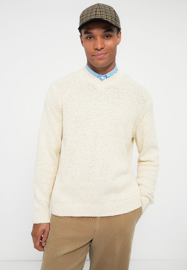 Selected V-neck 100% cotton
