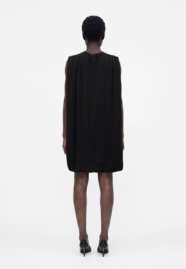 Norma Kamali SLEEVELESS MOCK NECK CAPE COCOON DRESS