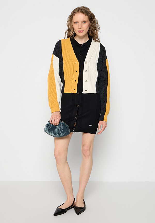 MOSCHINO JEANS