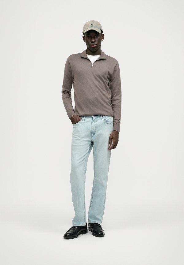 Hollister Co. STRAIGHT