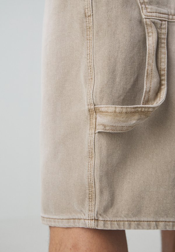 BDG Urban Outfitters CARPENTER