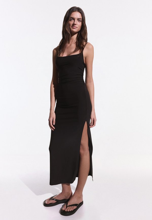 Bershka GATHERED STRAP MIDI DRESS 01017714 - Shift dress - black