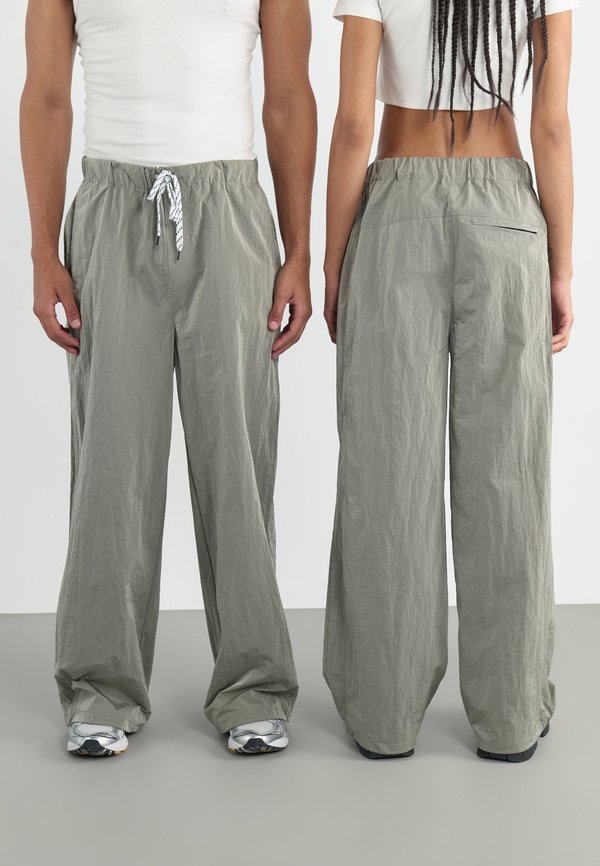 YOURTURN by Zalando REFLECTIVE TROUSERS UNISEX