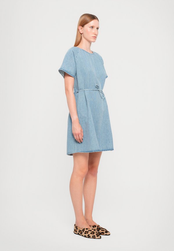 CLOSED SHORT GATHERED DRESS