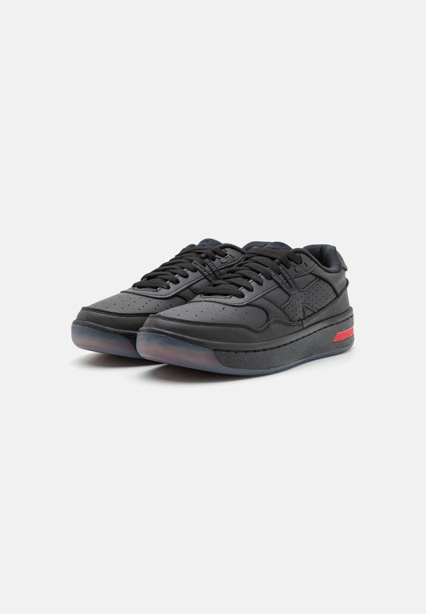 Under Armour COURT 96