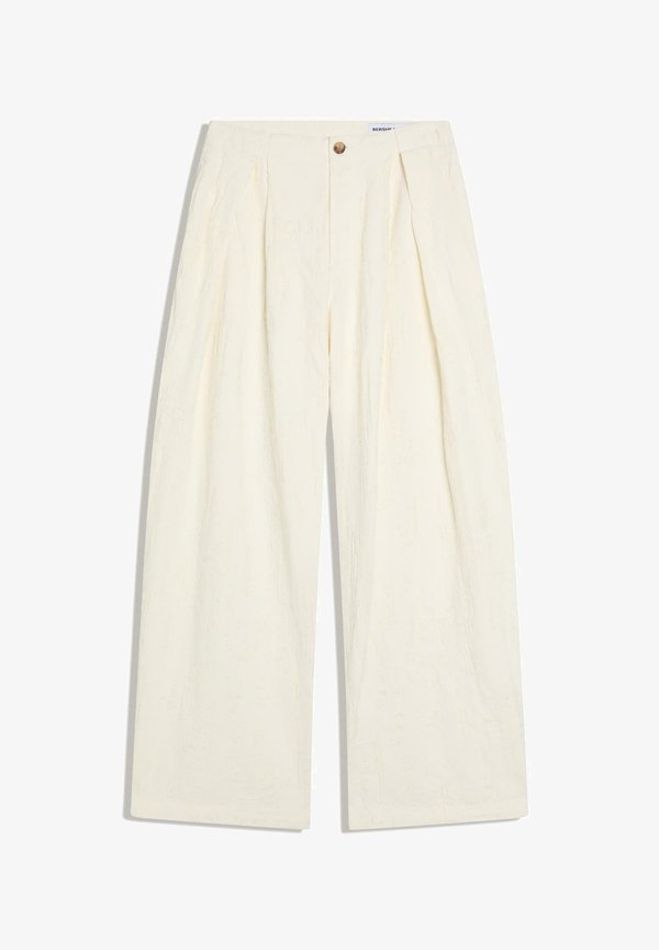 Bershka WIDE-LEG LOW-RISE TEXTURED TROUSERS - Trousers - white