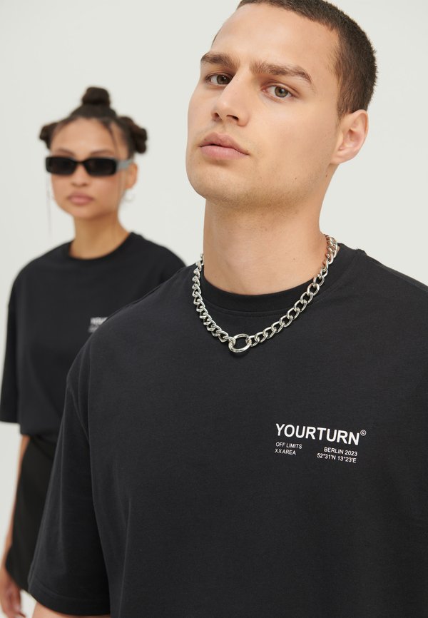 YOURTURN by Zalando REGULAR FIT