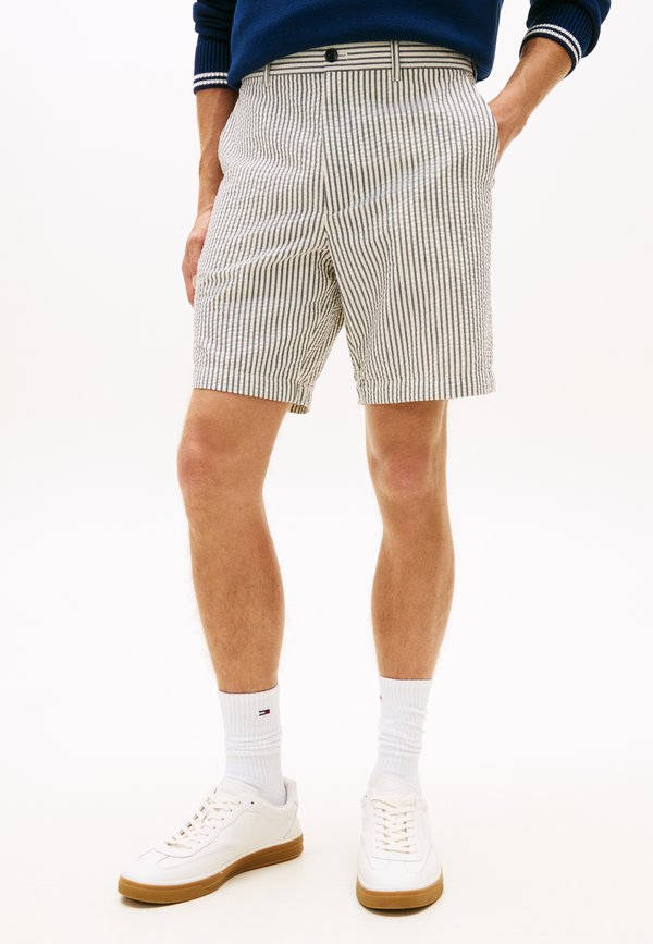 Tommy Hilfiger DOVER SEERSUCKER STRIPE 8" INSEAM CHINO SHORTS