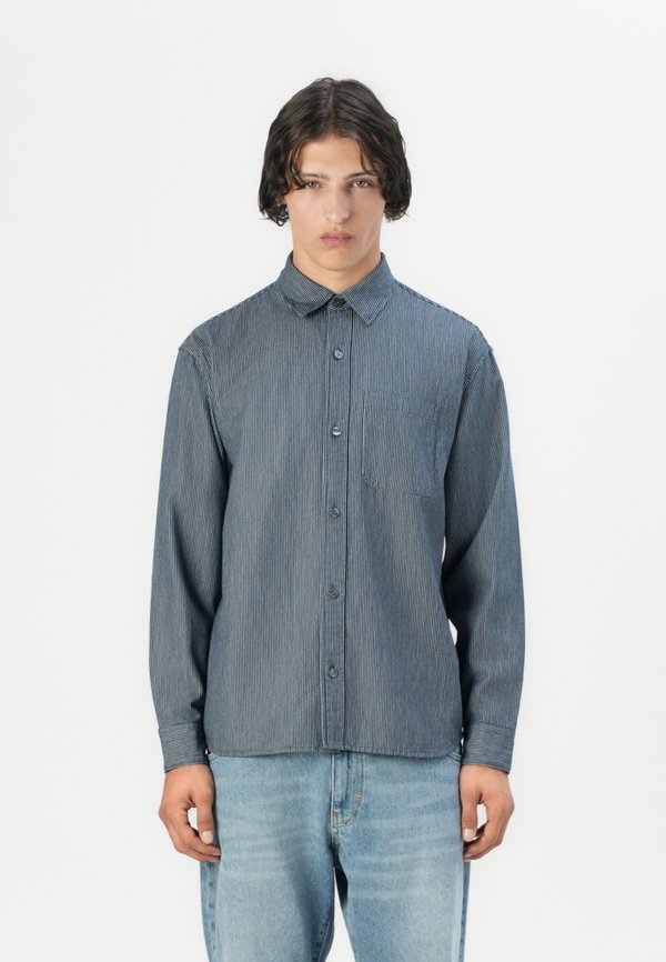 Abercrombie & Fitch CROPPED CURVED HEM